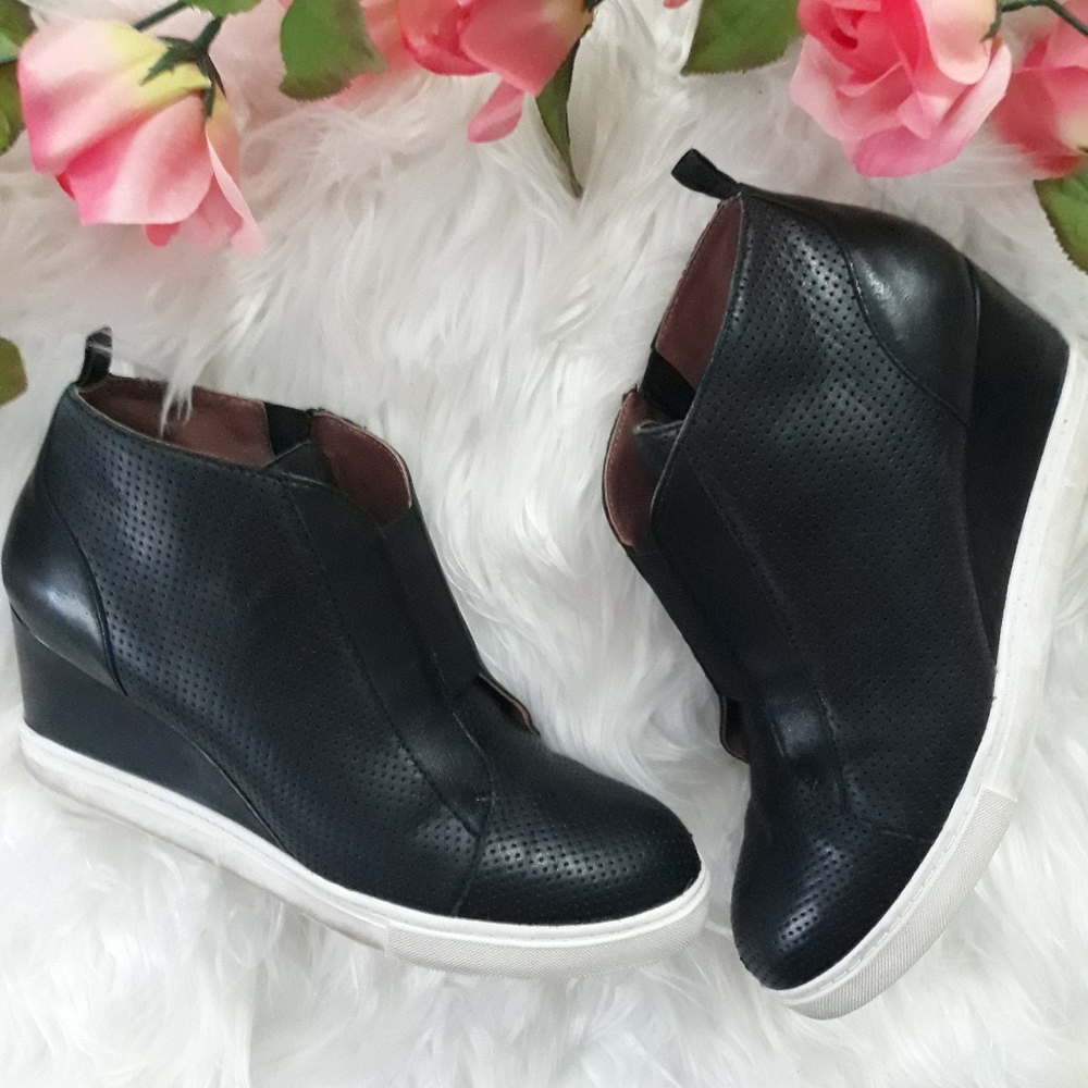 Linea Paola | black wedge sneaker